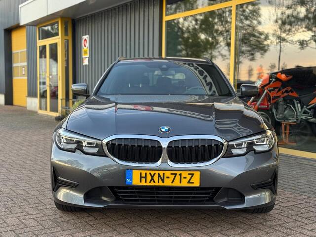BMW 3-SERIE Touring 318i High Executive