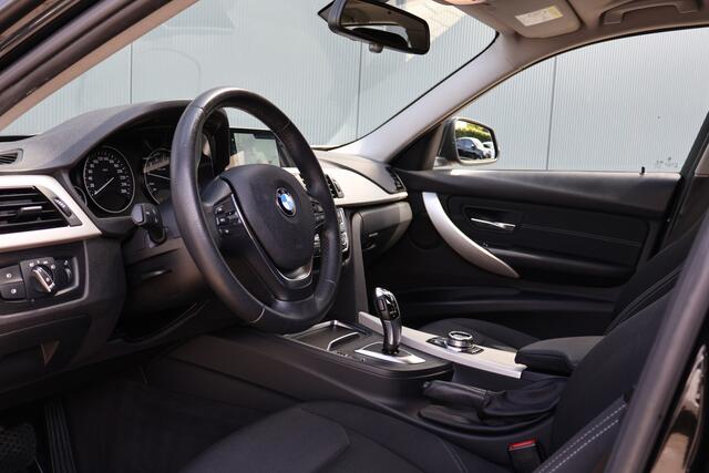 BMW 3-SERIE Touring 318i Executive Automaat | Origineel NL | 18 inch | Navi | Cruise | Clima | Elektr. achterklep