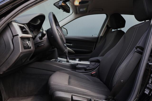BMW 3-SERIE Touring 318i Executive Automaat | Origineel NL | 18 inch | Navi | Cruise | Clima | Elektr. achterklep