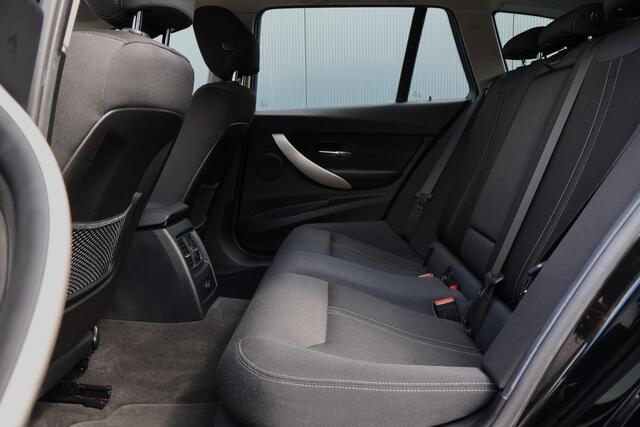 BMW 3-SERIE Touring 318i Executive Automaat | Origineel NL | 18 inch | Navi | Cruise | Clima | Elektr. achterklep