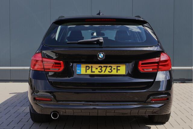 BMW 3-SERIE Touring 318i Executive Automaat | Origineel NL | 18 inch | Navi | Cruise | Clima | Elektr. achterklep