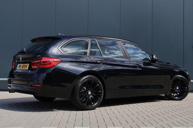 BMW 3-SERIE Touring 318i Executive Automaat | Origineel NL | 18 inch | Navi | Cruise | Clima | Elektr. achterklep
