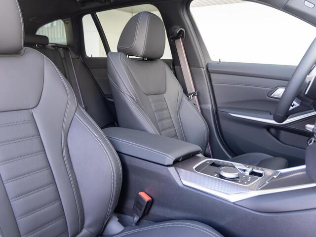 BMW 3-SERIE Touring 330e | Individual Lak | M Sportpakket Pro | Innovation Pack | Comfort Pack | Panoramadak | Trekhaak