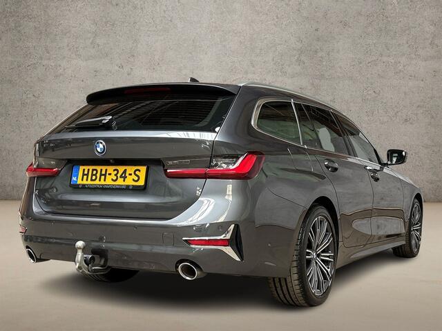 BMW 3-SERIE 320e High Executive 204Pk Automaat (PANORAMADAK, HEAD-UP DISPLAY, MEMORY SEATS, LASER KOPLAMPEN, LEDER, STUUR/STOELVERWARMING, 360 CAMERA, APPLE CARPLAY, SFEERVERLICHTING, GETINT GLAS, NIEUWSTAAT)