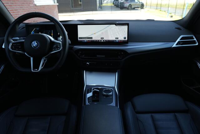 BMW 3-SERIE 330e M Sport High Executive 292pk Navigatie/HUD/360Camera