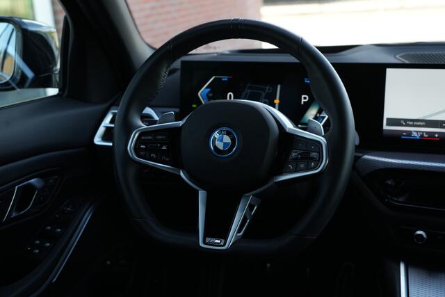 BMW 3-SERIE 330e M Sport High Executive 292pk Navigatie/HUD/360Camera