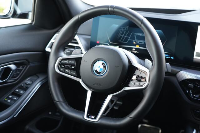 BMW 3-SERIE 330e M Sport High Executive 292pk Navigatie/HUD/360Camera
