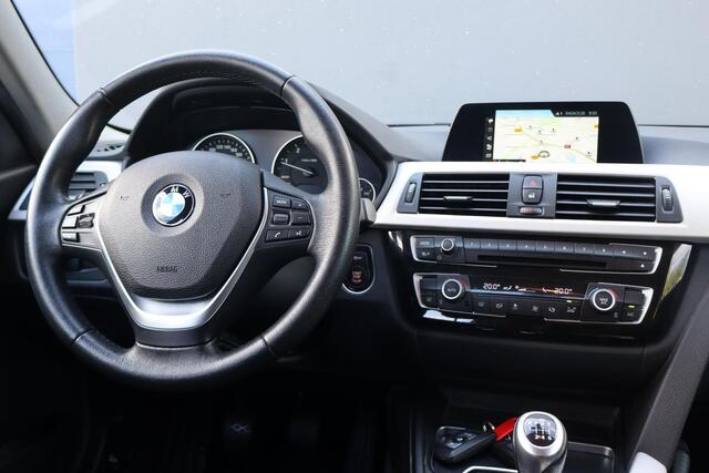 BMW 3-SERIE Touring 320d EDE | Navigatie | Climate control | PDC achter | Bluetooth | Cruise control