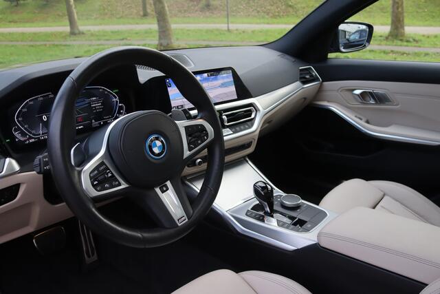 BMW 3-SERIE Touring 330e M-Sport Shadow Line Pano/Laser LED/Leder/360/Keyless/Headup/ACC/Dodehoek