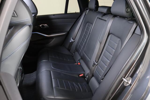 BMW 3-SERIE Touring 330e xDrive High Executive M-sport Panoramadak, Laser, Volleder, Memory, H&K, Individual