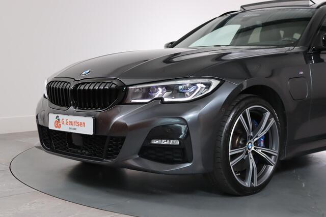 BMW 3-SERIE Touring 330e xDrive High Executive M-sport Panoramadak, Laser, Volleder, Memory, H&K, Individual