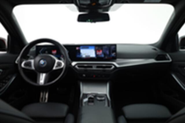 BMW 3-SERIE Touring 330e xDrive M Sport | Pano | HUD | Camera | Elek. Trekhaak | 19'' | Stoelverw. | CarPlay + NAV |