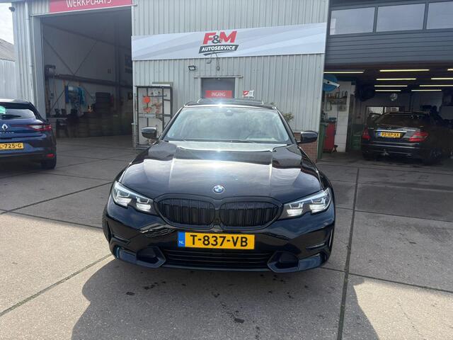 BMW 3-SERIE 320i High Executive Keyless, clima, stoelverwarming, pdc, cruise