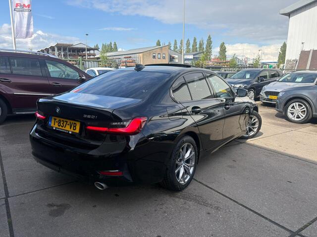 BMW 3-SERIE 320i High Executive Keyless, clima, stoelverwarming, pdc, cruise