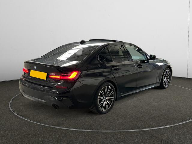 BMW 3-SERIE 320i Business Edition Plus Kanteldak, Head-up Display, Carplay, Android Auto, M pakket