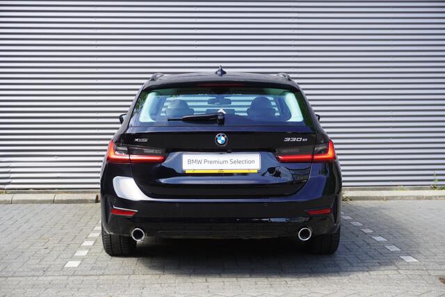 BMW 3-SERIE Touring 330e xDrive High Executive | Trekhaak met elektrisch wegklapbare kogel | Driving Assistant Professional | HiFi System | Comfort Access