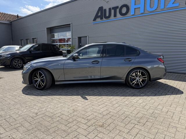 BMW 3-SERIE 330i High Executive M Sport Schuif-/ Kanteldak 19 Inch Wegklapbare trekhaak Achteruitrijcamera Carplay Stoelverwarming