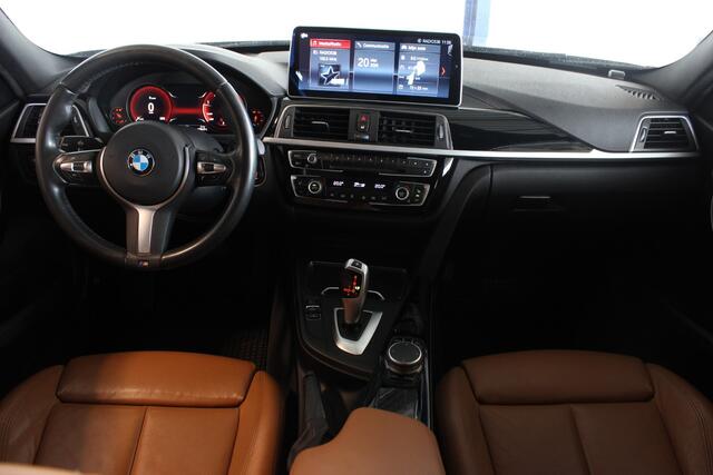 BMW 3-SERIE Touring 320d EDE Sport Edition Trekhaak | Leder | Carplay | LED | Navi | Cruise | Elektr. Klep | 18" LMV | PDC