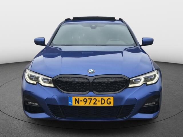 BMW 3-SERIE Touring 318i Executive Edition M-pakket Aut | Leder | Panoramadak