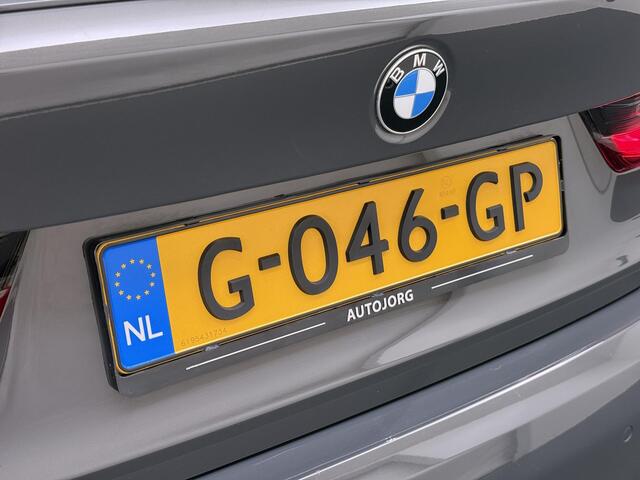 BMW 3-SERIE 330i High Executive Edition M Sport | Trekhaak | NAP | HUD |