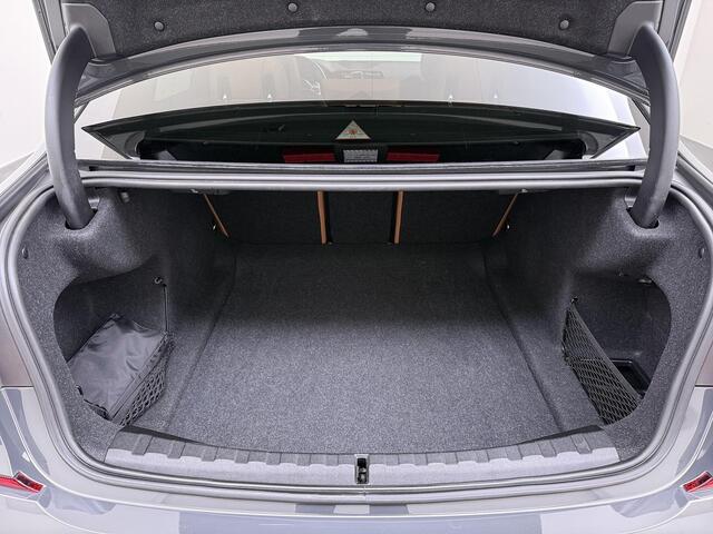 BMW 3-SERIE 330i High Executive Edition M Sport | Trekhaak | NAP | HUD |