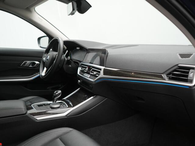BMW 3-SERIE Touring 330e Luxury Line PHEV 293pk Dealer O.H. | Trekhaak Af Fabriek | Panodak | Head Up | Adaptive Cruise | Laser LED | Camera | Lederen Comfortstoelen Verwarmd | Sfeerverlichting | Keyless | Blis | Apple Carplay | Navigatie | DAB | Plug In Hybrid |