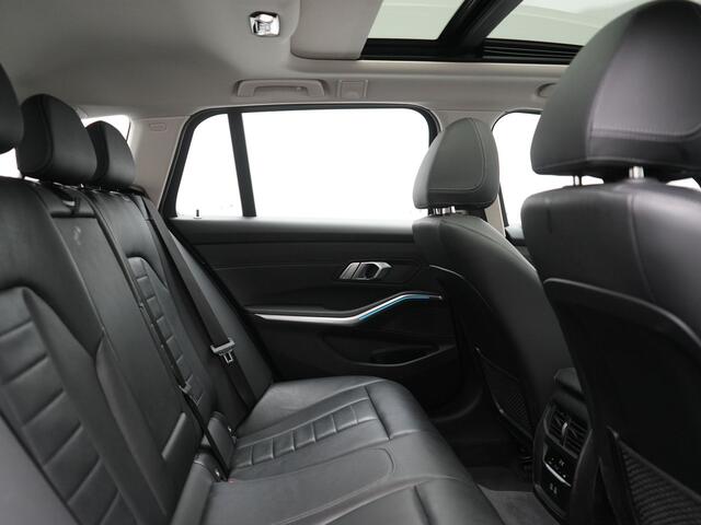 BMW 3-SERIE Touring 330e Luxury Line PHEV 293pk Dealer O.H. | Trekhaak Af Fabriek | Panodak | Head Up | Adaptive Cruise | Laser LED | Camera | Lederen Comfortstoelen Verwarmd | Sfeerverlichting | Keyless | Blis | Apple Carplay | Navigatie | DAB | Plug In Hybrid |