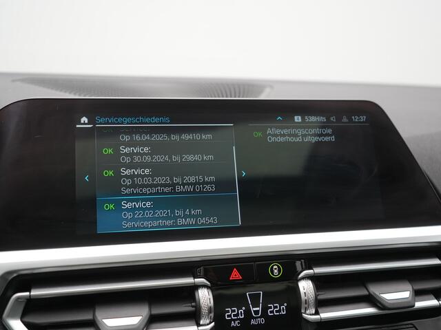 BMW 3-SERIE Touring 330e Luxury Line PHEV 293pk Dealer O.H. | Trekhaak Af Fabriek | Panodak | Head Up | Adaptive Cruise | Laser LED | Camera | Lederen Comfortstoelen Verwarmd | Sfeerverlichting | Keyless | Blis | Apple Carplay | Navigatie | DAB | Plug In Hybrid |