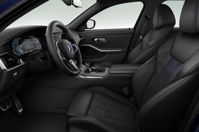 BMW 3-SERIE Touring 330e xDrive High Executive | M-Sport | Head-Up Display | Comfort Access | Stoelverwarming | Panoramadak | Stuurwielverwarming