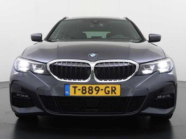 BMW 3-SERIE Touring 320i Executive M Sport PANORAMADAK | ADAPTIVE CRUISE | BMW DEALER ONDERHOUDEN | GROOT ONDERHOUD GEHAD | RIJKLAAR | ELEKTRISCHE ACHTERKLEP | CAMERA | STOELVERWARMING | 12 MND BOVAG GARANTIE | APPLE CARPLAY