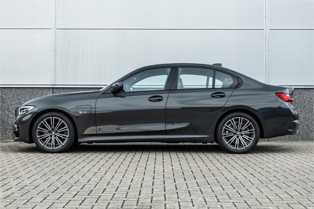 BMW 3-SERIE 320e M-Sport Dravitgrau / Schaal stoel / HiFi / Camera /