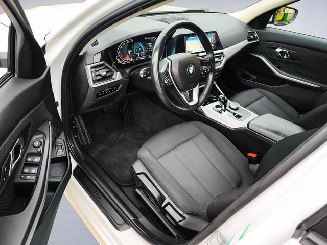 BMW 3-SERIE Touring 320i Business Edition 1e-Eig. & Dealer-Onderh. BOVAG-Garantie. NL-Auto.