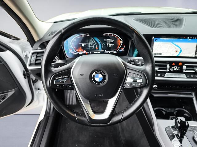 BMW 3-SERIE Touring 320i Business Edition 1e-Eig. & Dealer-Onderh. BOVAG-Garantie. NL-Auto.