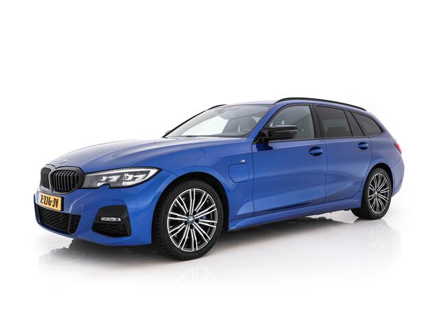 BMW 3-SERIE Touring 330e High Executive M-Sportpack (Plug-in) Aut. *LEATHER-MICROFIBRE | FULL-LED | DIGI-COCKPIT | HEATED-SPORTSEATS | CAMERA | CARPLAY | SHIFT-PADDLES | NAVI-FULLMAP | PRIVACY-GLASS | ECC | PDC | CRUISE | TOWBAR | 18''ALU*