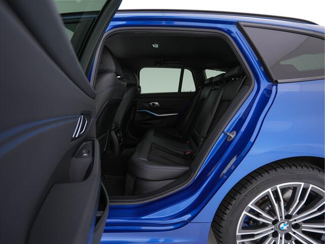 BMW 3-SERIE Touring 330e High Executive M-Sportpack (Plug-in) Aut. *LEATHER-MICROFIBRE | FULL-LED | DIGI-COCKPIT | HEATED-SPORTSEATS | CAMERA | CARPLAY | SHIFT-PADDLES | NAVI-FULLMAP | PRIVACY-GLASS | ECC | PDC | CRUISE | TOWBAR | 18''ALU*