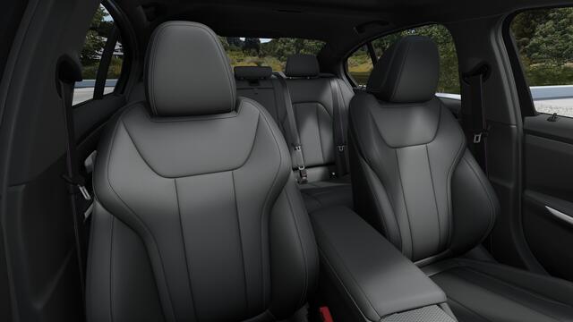 BMW 3-SERIE 330e M Sport Automaat / Schuif-kanteldak / Sportstoelen / Adaptieve LED / Comfort Access / Parking Assistant Plus / Stuurverwarming