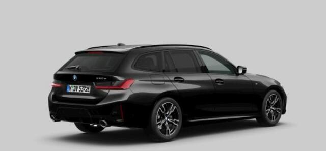 BMW 3-SERIE Touring 330e M Sport - Comfort Access - Active Cruise Control - Zonneschermen achterramen - Elektrisch verstelbare/verwarmde voorstoelen - Parking Assistant Plus - Getinte ruiten -