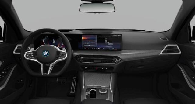 BMW 3-SERIE Touring 330e M Sport - Comfort Access - Active Cruise Control - Zonneschermen achterramen - Elektrisch verstelbare/verwarmde voorstoelen - Parking Assistant Plus - Getinte ruiten -
