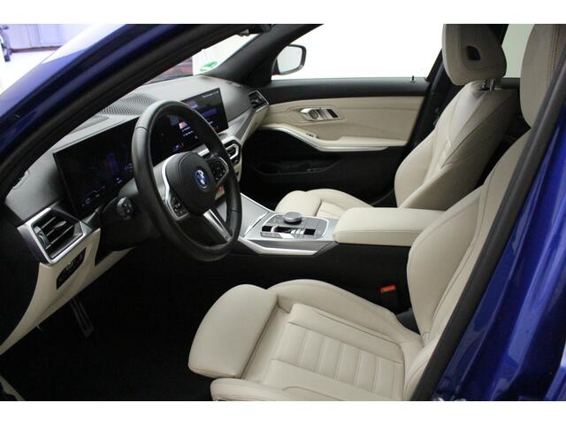 BMW 3-SERIE Touring 330e M-Sport | Leder | Trekhaak | Active Cruise Controle | Camera | HiFi |