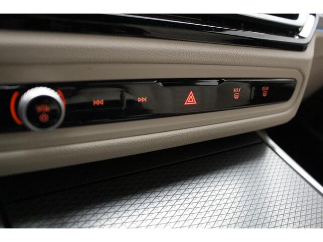 BMW 3-SERIE Touring 330e M-Sport | Leder | Trekhaak | Active Cruise Controle | Camera | HiFi |