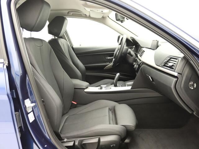 BMW 3-SERIE Touring 318i Executive Leder / Trekhaak / Origineel NL