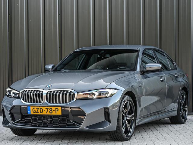 BMW 3-SERIE 330e | M-Sport | Facelift | Shadowline | Led Koplampen | Camera | NL auto | Stoelverwarming