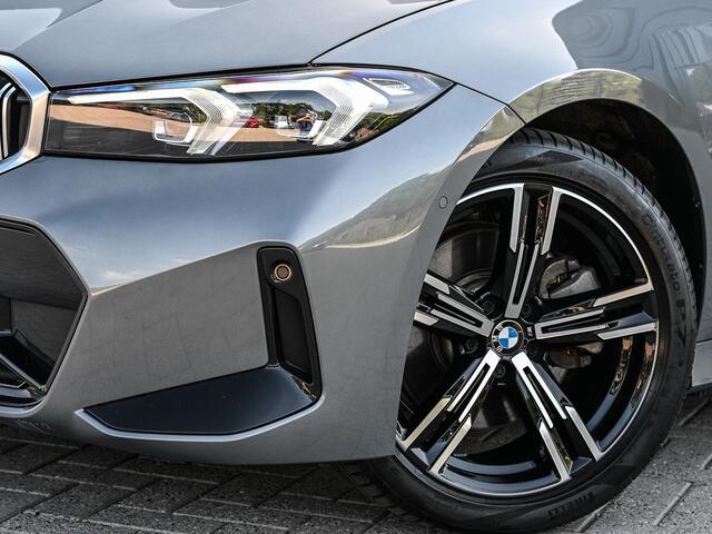 BMW 3-SERIE 330e | M-Sport | Facelift | Shadowline | Led Koplampen | Camera | NL auto | Stoelverwarming