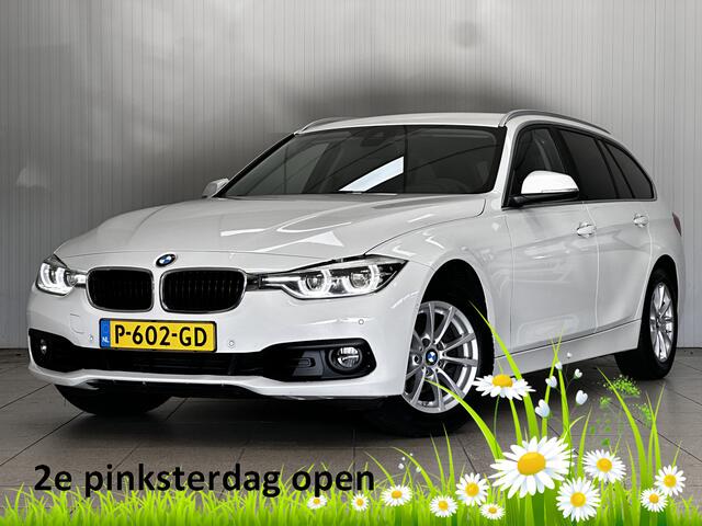 BMW 3-SERIE Touring 318i High Executive/ Facelift!/ LED Koplampen/ Stoelverw./ Keyless-GO/ Extra getint glas/ Camera/ PDC V+A/ Elek. Kofferklep/ Navi/ Bluetooth/ Multi. Stuur/ LED Mistl./ Dakrails/ Chroom.