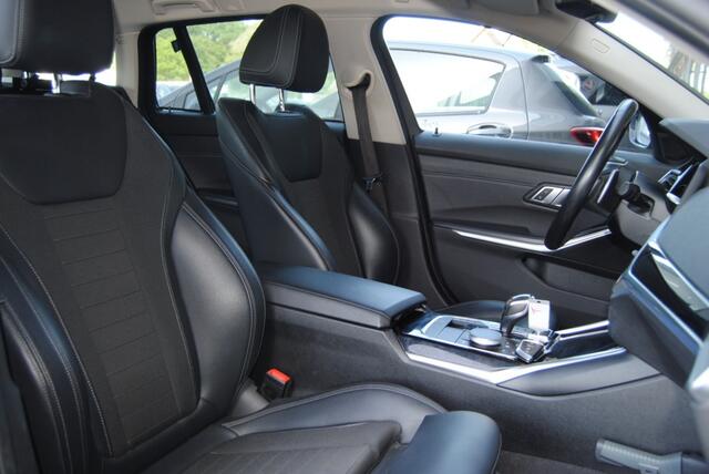 BMW 3-SERIE Touring 320i Executive Ed. | Carplay | Navigatie| Virtual Cockpit.