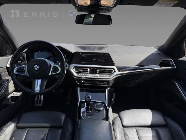 BMW 3-SERIE Sedan 330e High Executive | Model M Sport | Elektrisch glazen schuif-/kanteldak | Harman Kardon Surround Sound Systeem | Driving Assistant Professional | BMW Head-Up Display