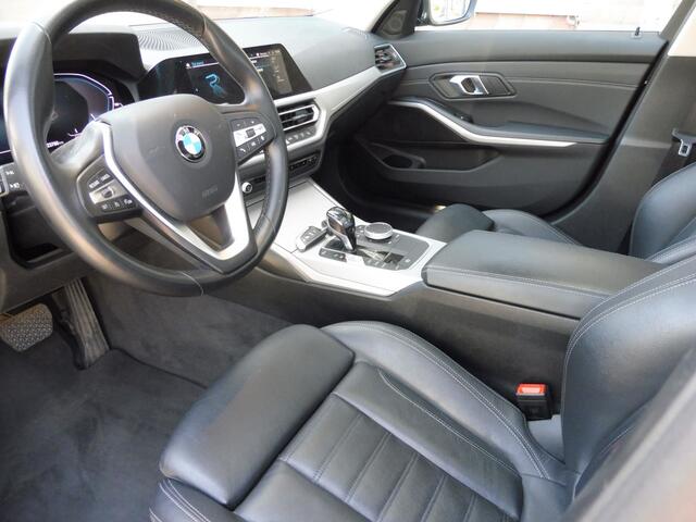 BMW 3-SERIE 320e Business Edition Plus Leer | Schuifdak | LED | LMV 17"| NL auto | 1e eig.