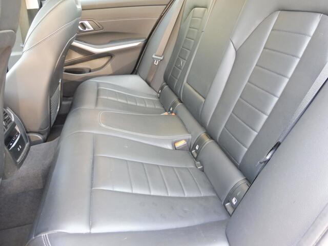 BMW 3-SERIE 320e Business Edition Plus Leer | Schuifdak | LED | LMV 17"| NL auto | 1e eig.
