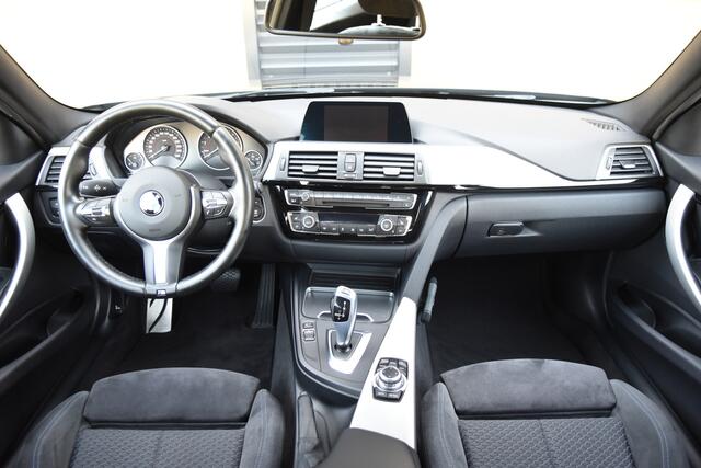 BMW 3-SERIE Touring 320i Executive * M-Sportpakket * Panoramadak * LED * Lichtpakket *