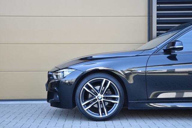 BMW 3-SERIE Touring 320i Executive * M-Sportpakket * Panoramadak * LED * Lichtpakket *